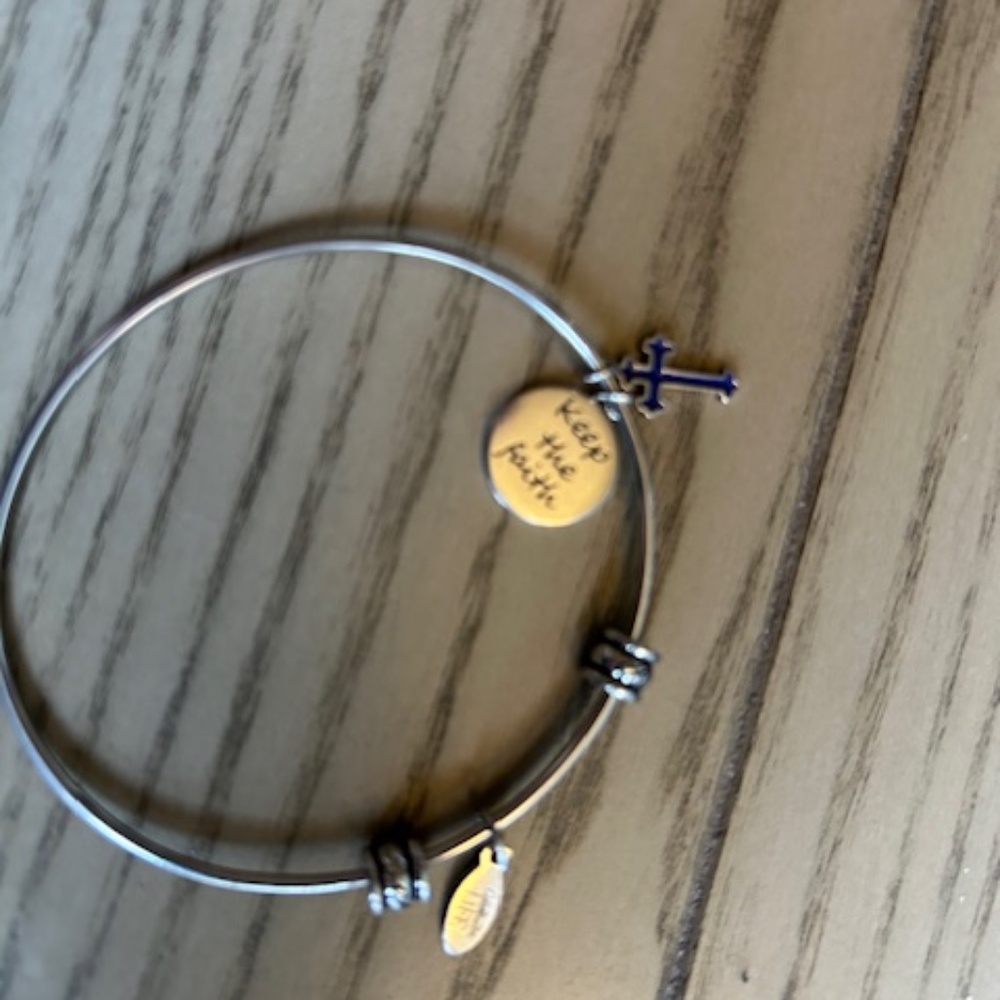2 Hallmark bracelets - Picture 4 of 5
